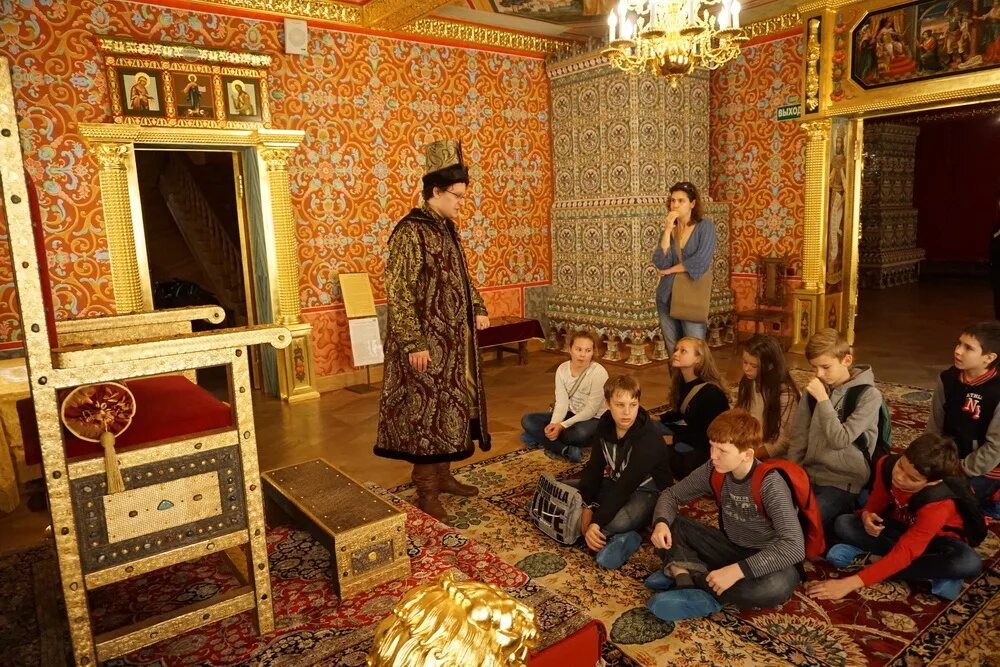 Коломенское экскурсии для школьников. Дворец алексея михайловича в коломенском экскурсии. экскурсия в дворец царя алексея михайловича. экскурсия во дворец царя алексея михайловича в коломенском. музей усадьба коломенское внутри.