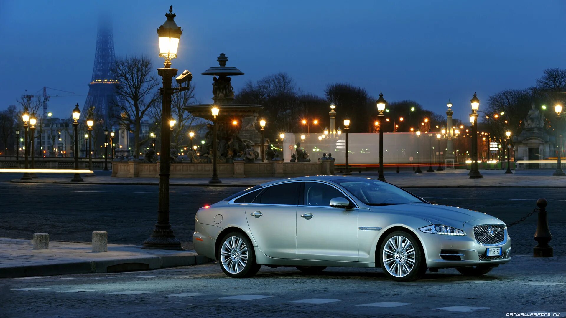 Авто город тула. Машины в городе. В777ау77 бугатти. Феррари 53. Автомобильный рынок в рязани.