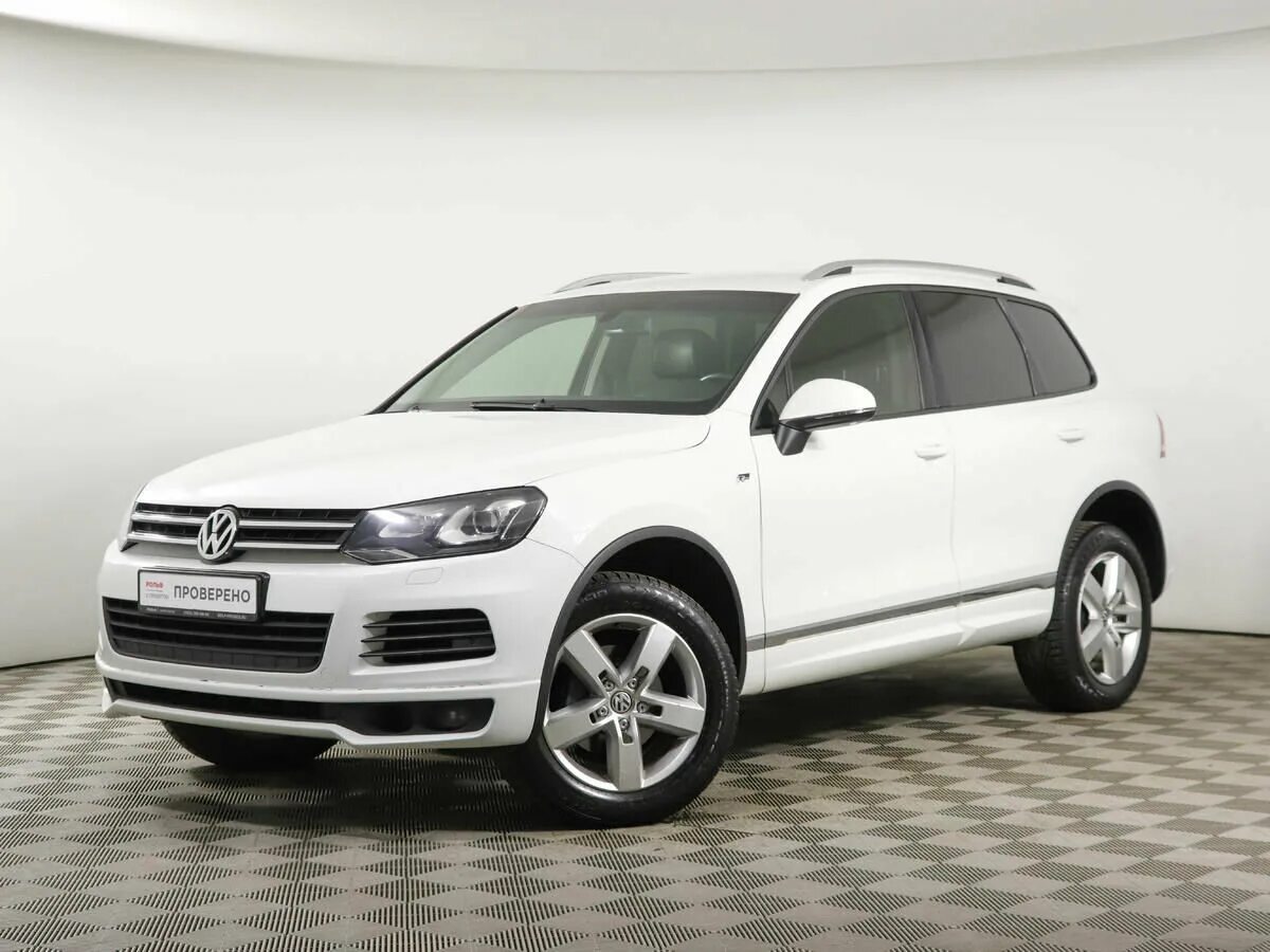 Volkswagen touareg 2011. Volkswagen Touareg 2014 белый. Фольксваген Туарег белый 2014. Volkswagen Touareg II 2010 белый. Volkswagen Touareg 245 л с.