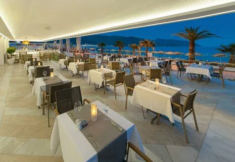 The beachfront hotel 4