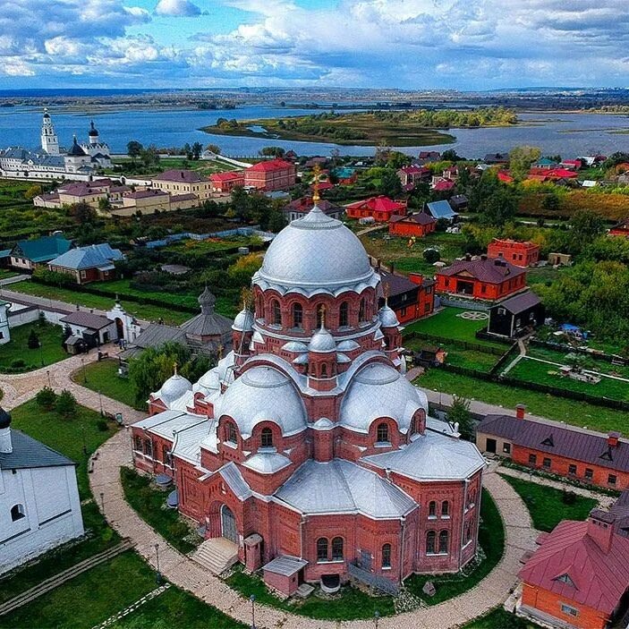 Свияжск сайт. Свияжск остров-град. Остров Свияжск в Казани. Музей заповедник Свияжск.