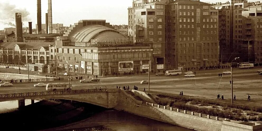 Дом ударник. Кинотеатр ударник москва улица серафимовича. дом на набережной кинотеатр ударник. кинотеатр ударник москва в 1930. кинотеатр ударник москва 1950.