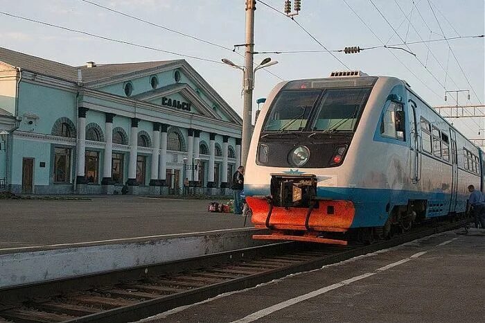 Поезд ростов сальск. Станция Сальск железная дорога. Вокзал Сальск. ЖД вокзал г Сальск. Сальск Ростовская область ЖД вокзал.