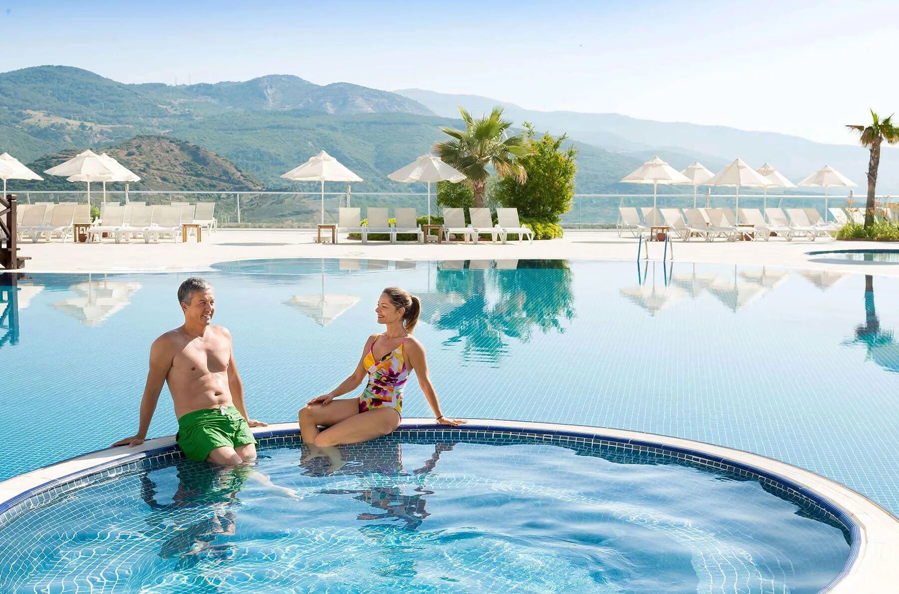 Лучшие недорогие отели турции для отдыха. Wyndham Residences Kusadasi Golf & Spa 5*. Турция бассейн. Турция отель бассейн. Турция отели с подогреваемыми бассейнами.