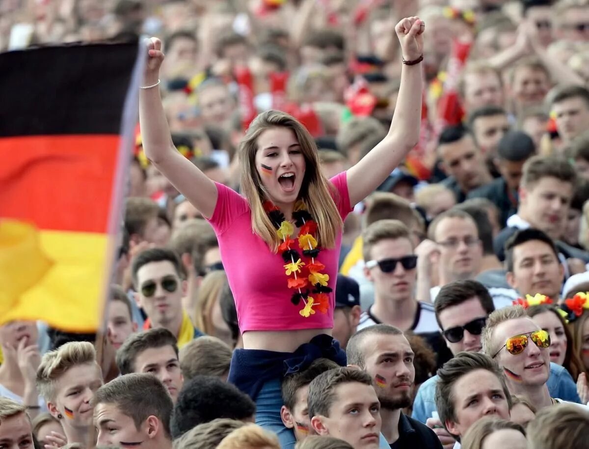 Фото only fans. 2011 Год Германия. Германия топ. Germany Fans. Германия фото людей.