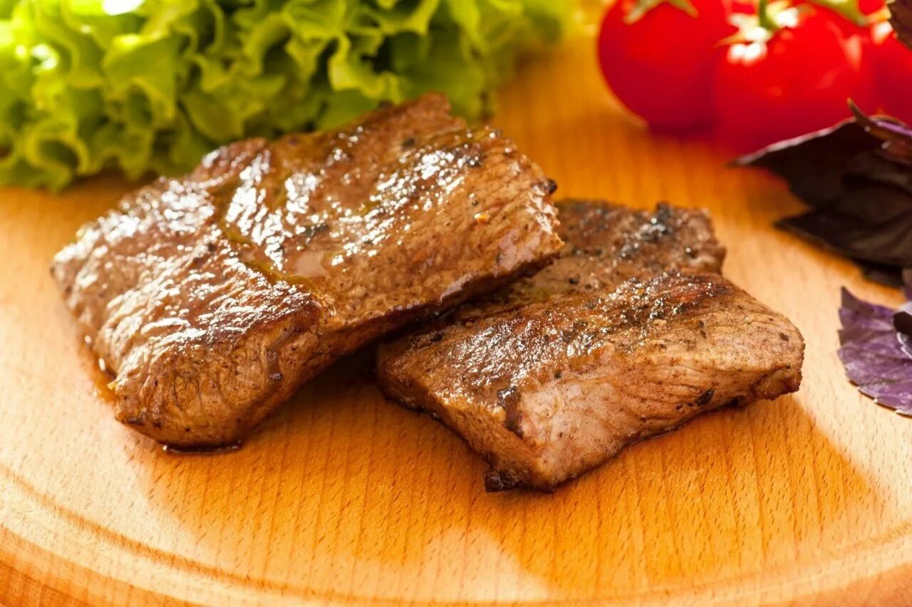 Технология приготовления блюд. Говяжий стейк на гриле. Блюда из мяса порционными кусками. Технология приготовления жареного мяса. Стейк из говядины ~ 250г.