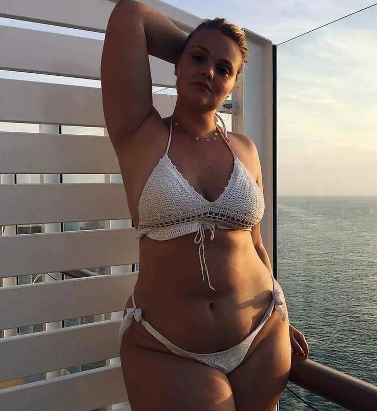 Взрослые дамы в купальниках. Боди dora, softline plus size. Зрелые толстушки в купальнике. Пышные женщины. Сасные жинщины в возрасте.