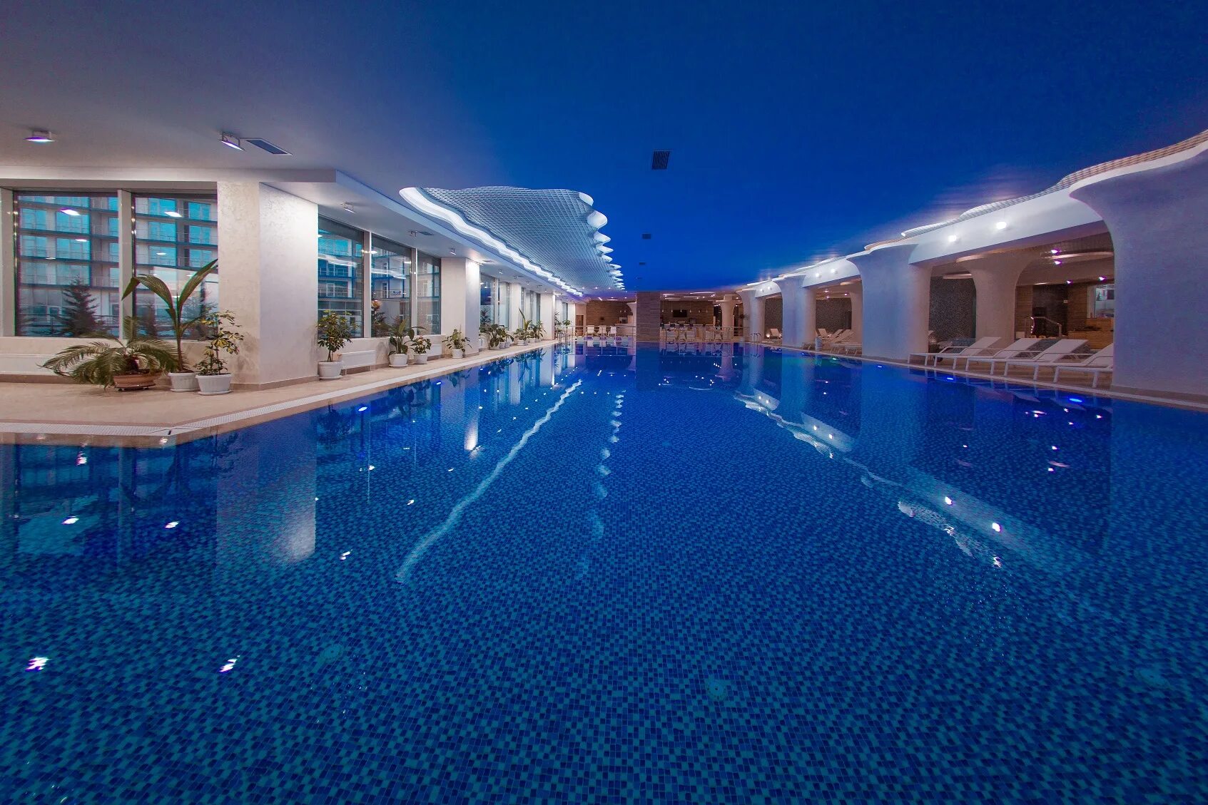 Aqua deluxe севастополь. отель аква делюкс севастополь. аквамарин севастополь бассейн. аквамарин делюкс. аквамарин севастополь бассейн.