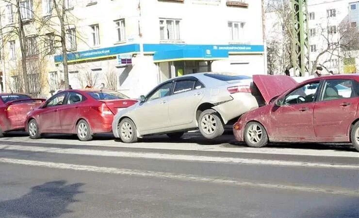 ДТП наезд на стоящее ТС. Наезд на стоячее транспортное средство.