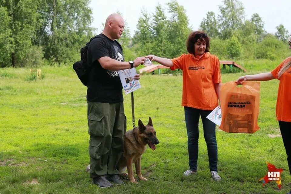 Собаколюб. На выставке собак. Собака совокупилась с человеком. Конкурс собака человек. Разные конкурсы для собак.
