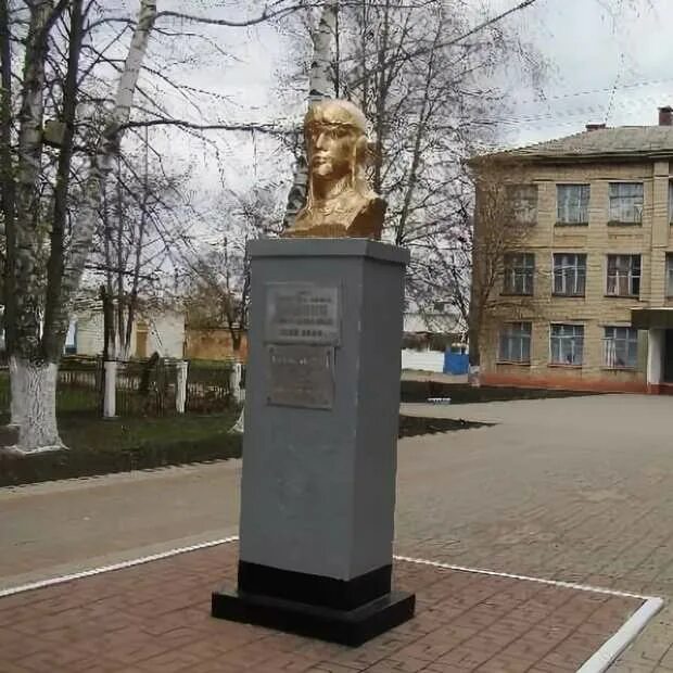 Собина василий васильевич алексеевка. Василий васильевич собин долгопрудный памятник. Василий собина алексеевка герой. Алексеевка белгородская область памятник ленину. Собина алексеевка.