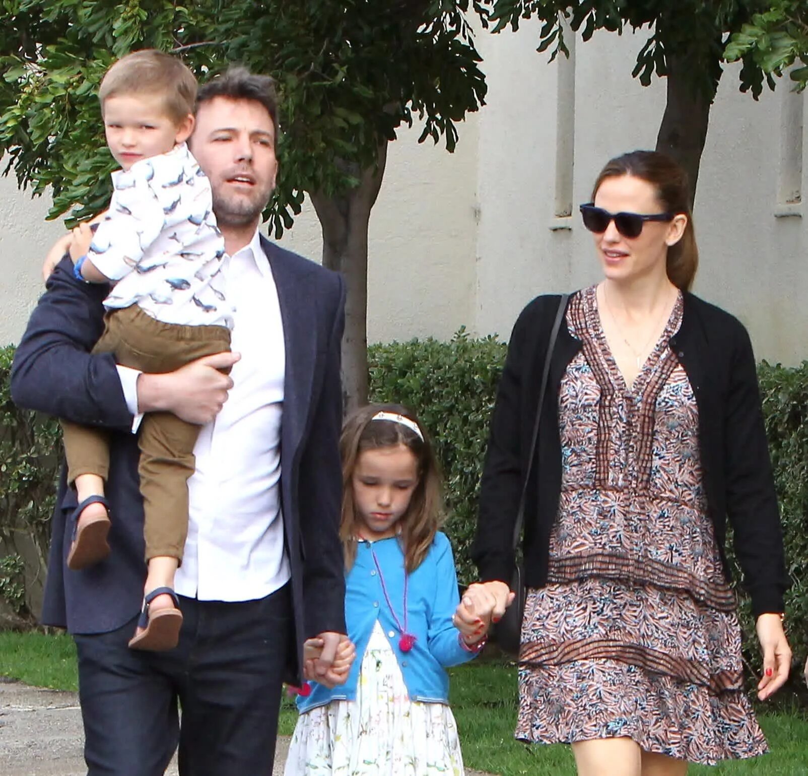 Дочь бена аффлека. Бен аффлек и няня. Серафина дочь бена аффлека. Бен аффлек дочь. Бен аффлек с дочкой.