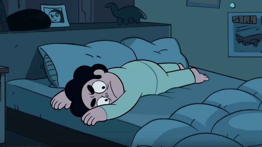 Заснеш. Сонный человек мем. Пора в кровать и спать. Цитаты про массаж. Человек не может уснуть.