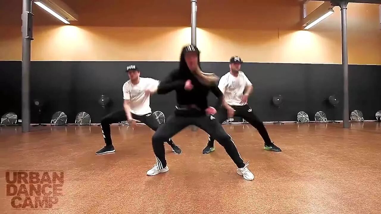Танец urban. Хип хоп crew. Урбан дэнс это. Урбан танцы. Уличные танцы бразилия.