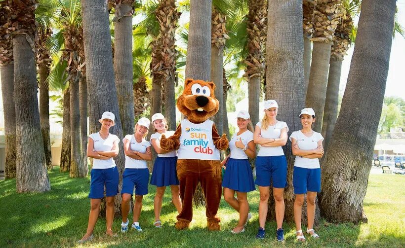 Аниматоры в клубе. Sun family club coral логотип. Sun family club гончар. Sun family club логотип. Coral family club.