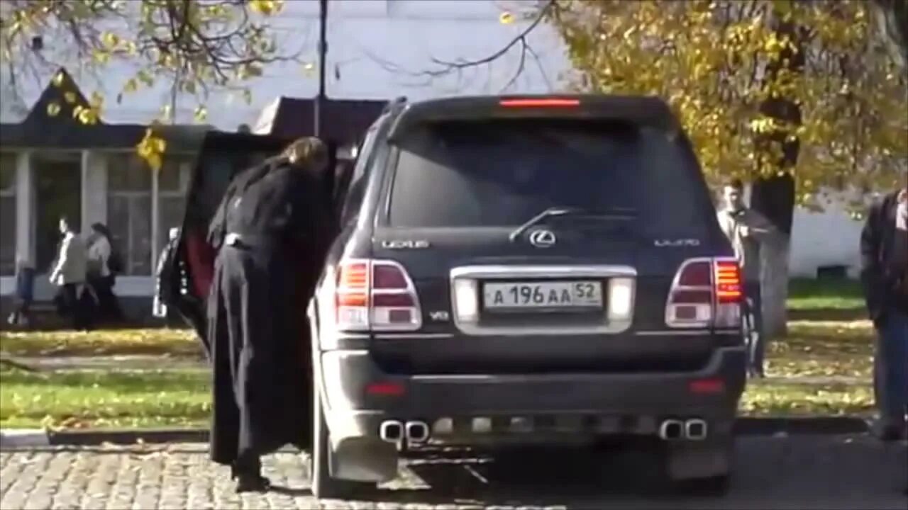 На машине дорогой фраер с толстой мордой