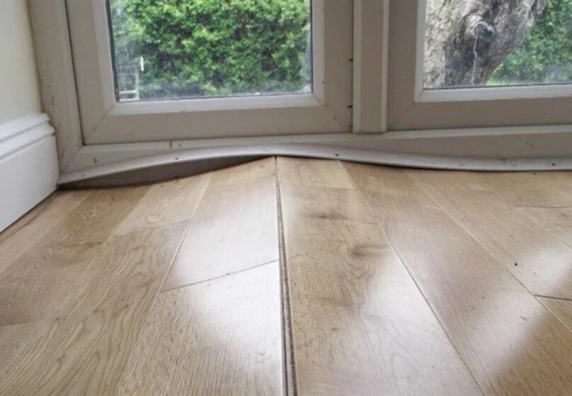 Кварц винил квик степ. Стелим ламинат. Почему ламинат холодный. Почему ламинат холодный. Почему ламинат холодный.