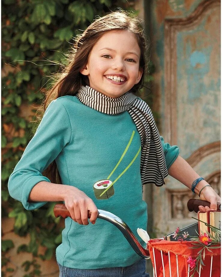 Девочка девушка. Соня грачева сейчас 2022. Бархатное платье для девочки. Девочки 8 12. Ребенок 11 лет.