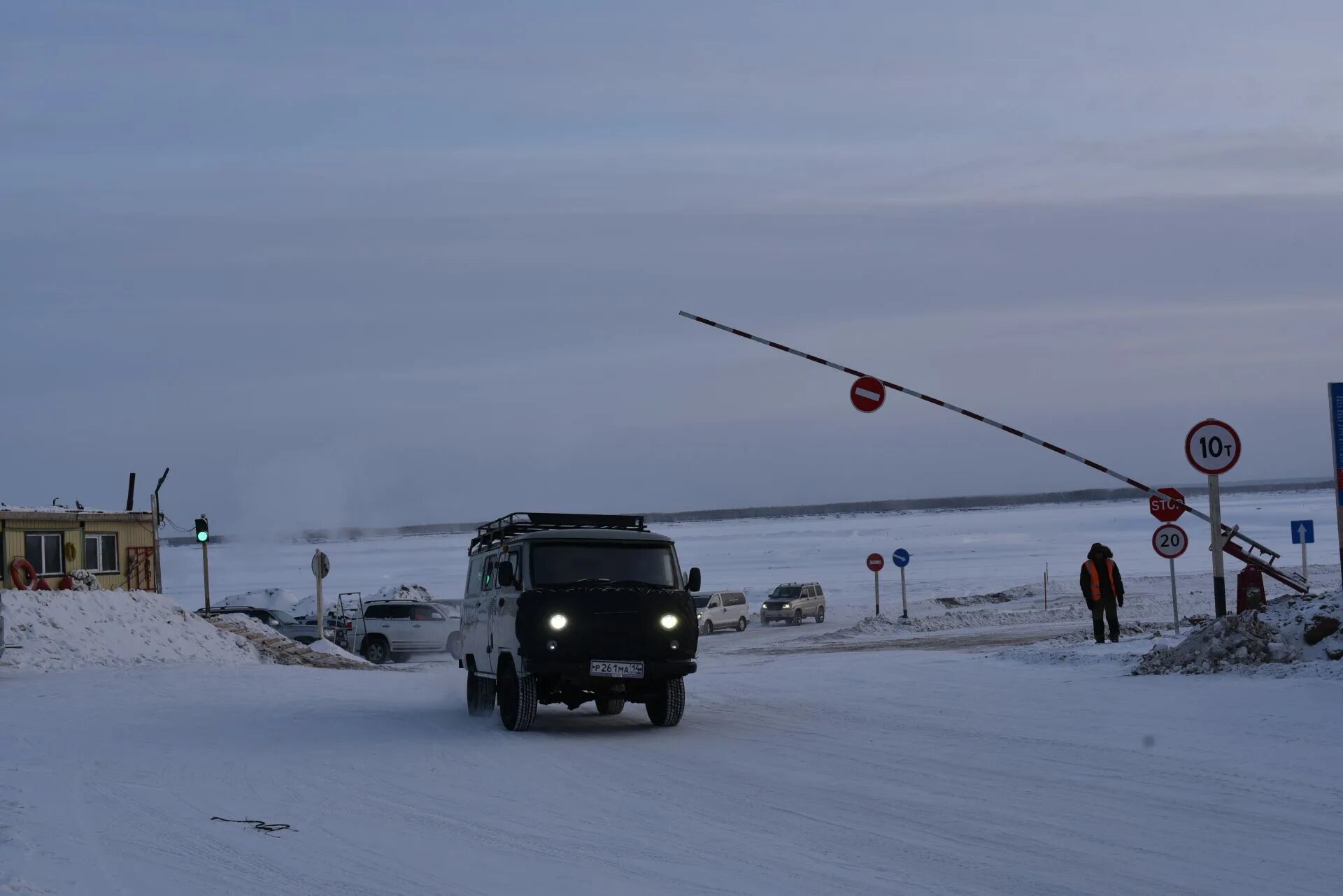 Открыли зимник. Зимник мессояха тазовский 2022. Открыли зимник. Открыли зимник. Автозимник певек билибино.