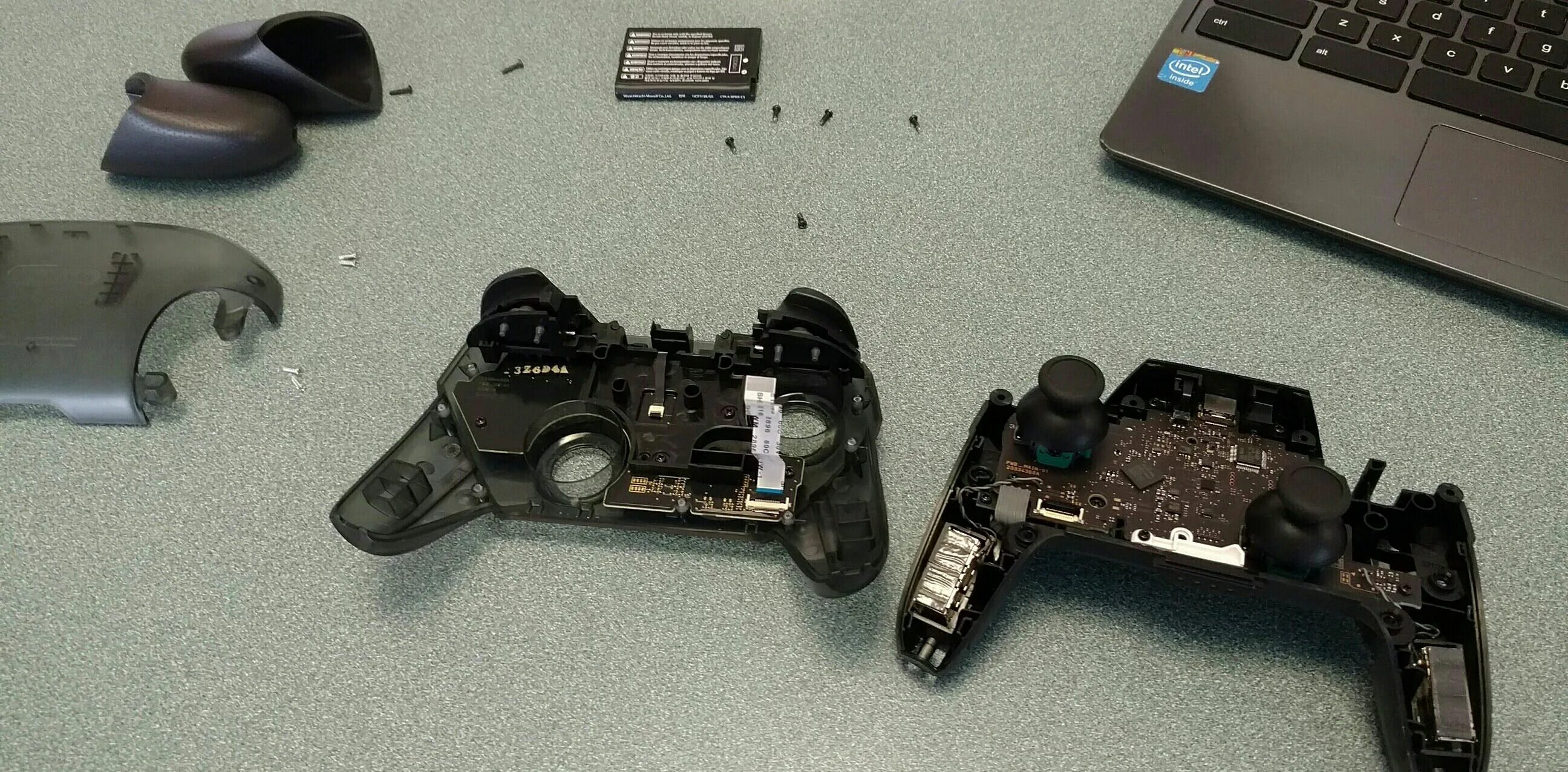 Разбор dualsense. Плата dualsense ps5. Аккумулятор для dualsense ps5. Dual sense didassembly. Playstation 5 teardown.