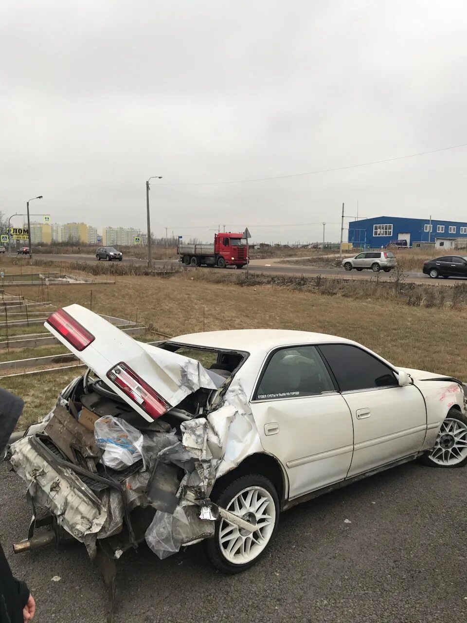 Разбил марка. Toyota Mark 2 100 разбитый.