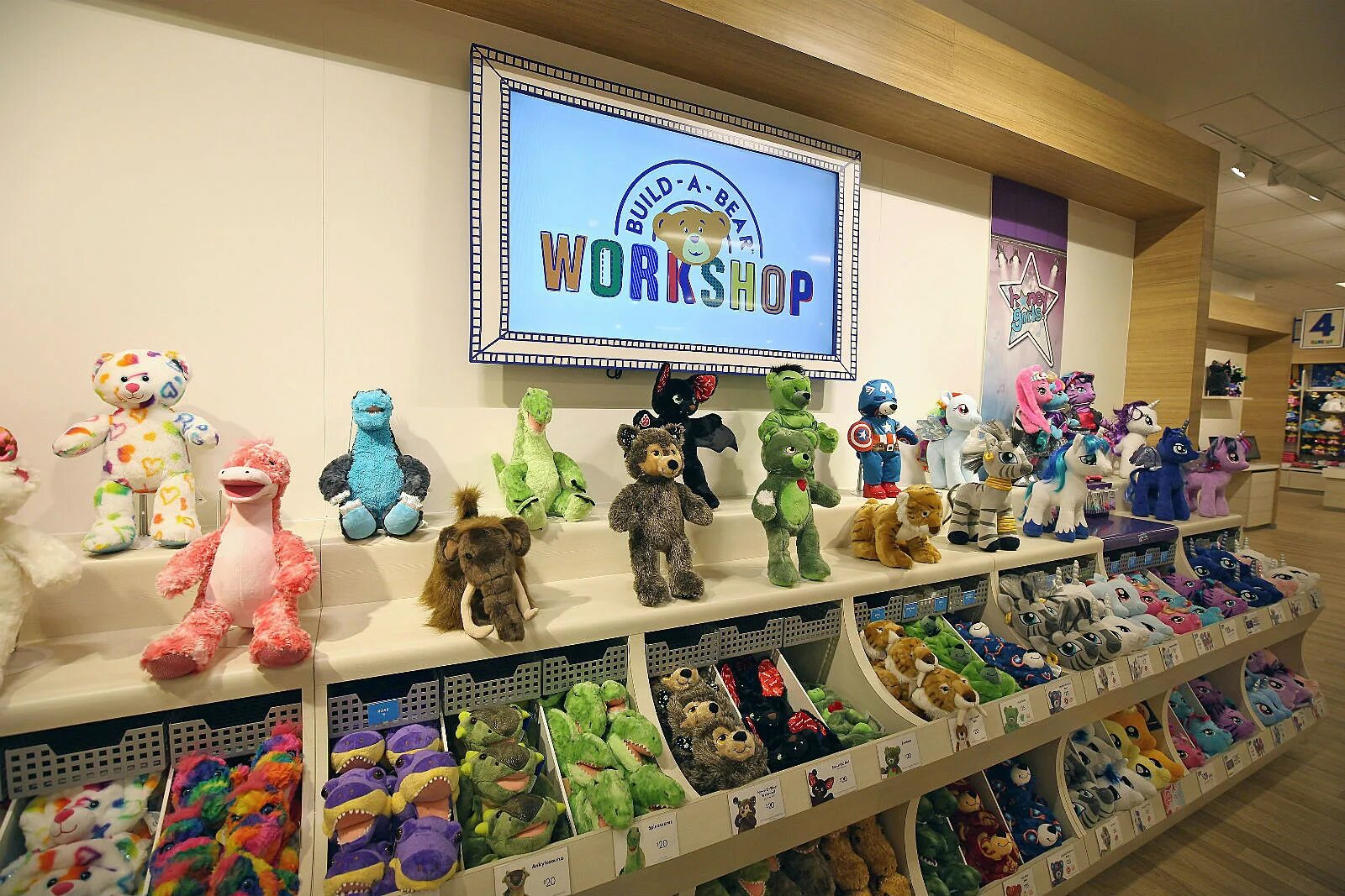 В каком магазине игрушек можно купить. Build a Bear Workshop в Москве. Магазин игрушек build a Bear. Build a Bear Workshop игрушка. Workshop магазин игрушек в Москве.