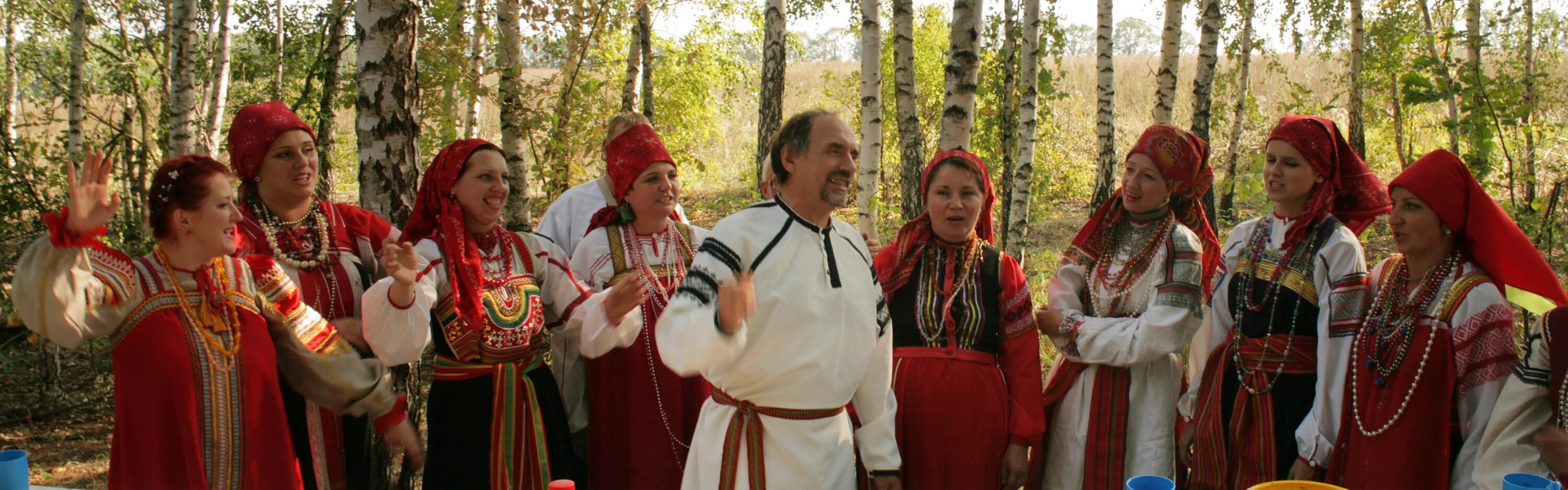 Фольклорные песни слушать. Славянские фольклорные композиции. Песенный фольклор. Славянский музыкальный коллектив. Славянские народы.