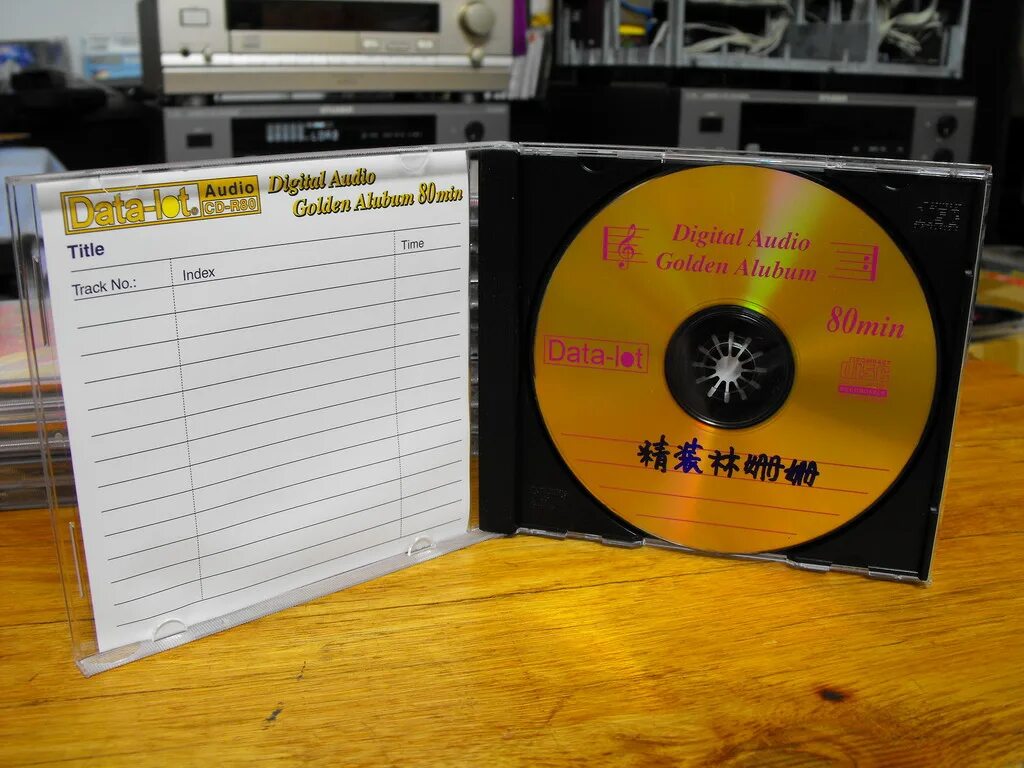 Audio CD. Аудио CD диски. CD-R диски с чёрным покрытием записи звука. Записанный слой на DVD.