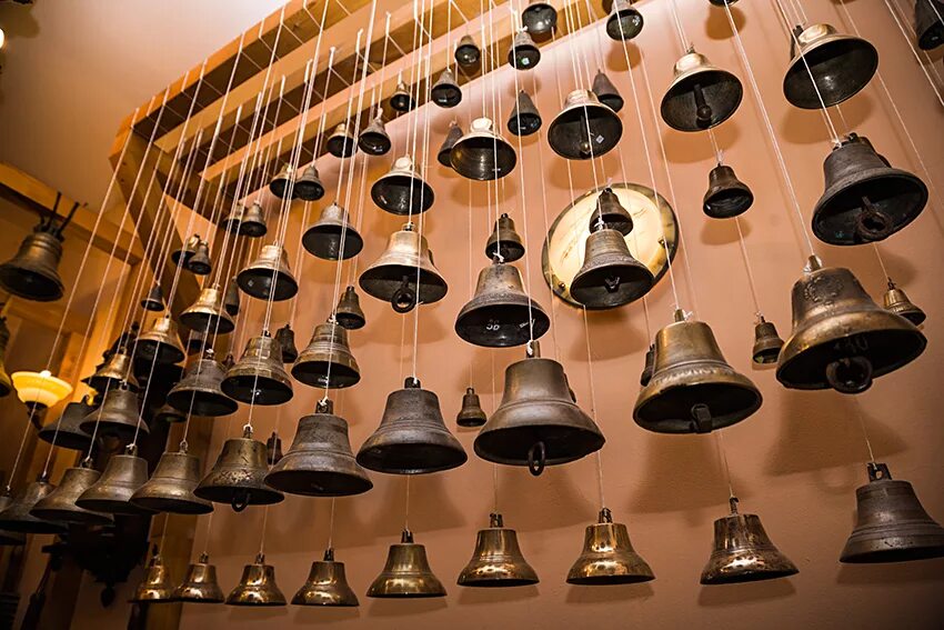Колокола инструмент. Благовест колокольный звон. Колокола музыкальный инструмент. Колокола какой инструмент. Колокола музыкальный инструмент.