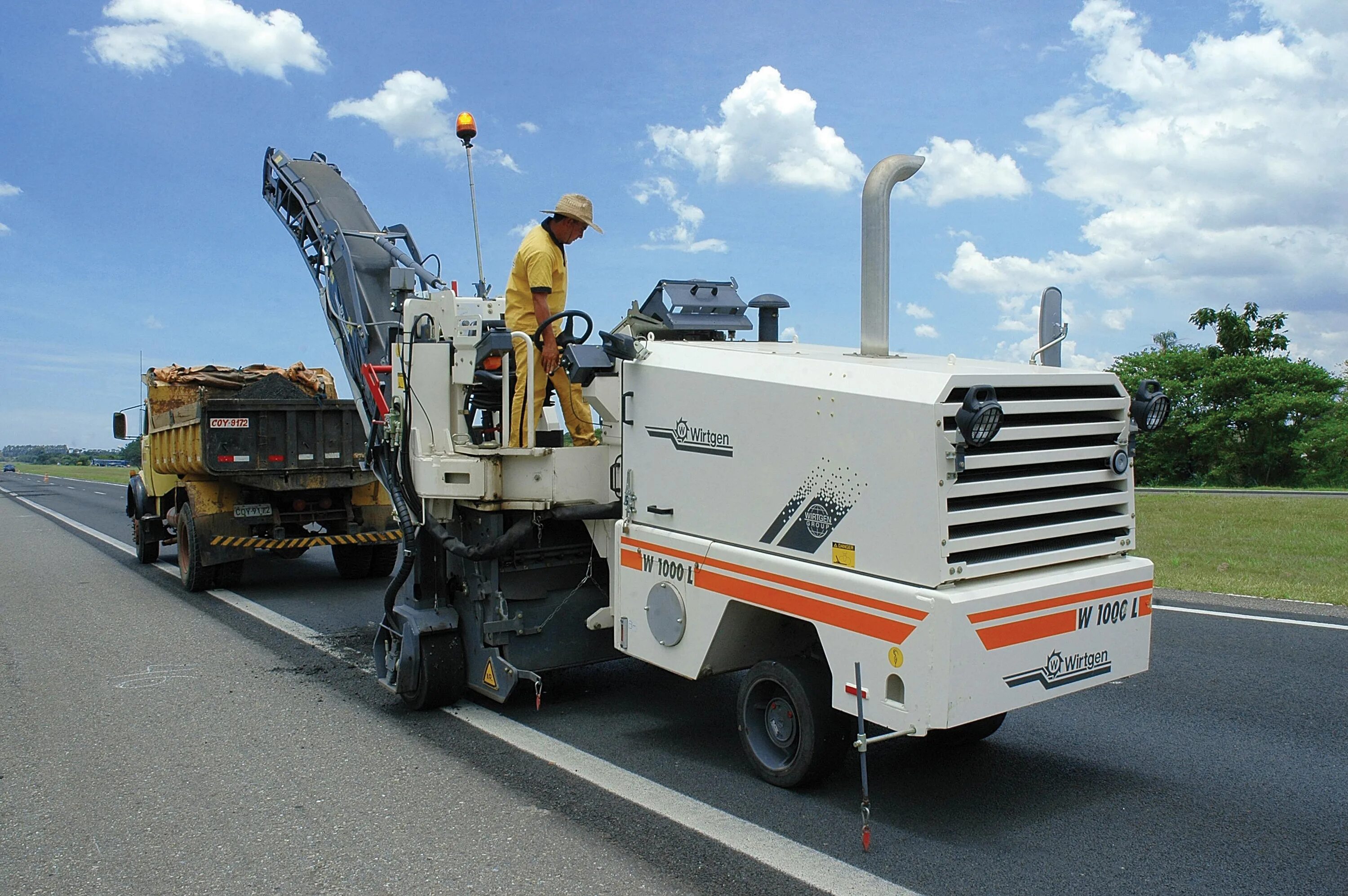 Дорожная фреза wirtgen. Фреза 2000 wirtgen. Дорожная фреза wirtgen. Дорожная фреза для снятия асфальта. Фреза дорожная wirtgen 120.
