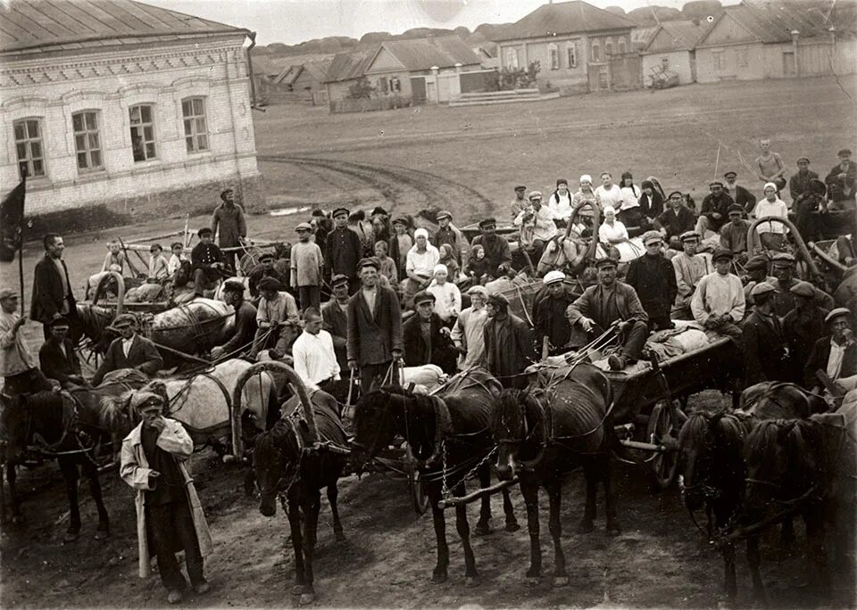 Выделенный земля община с его сохранение двора. Переселенцы Колонисты немцы Поволжье Саратов. Быт немцев Поволжья Саратов. Немцы Поволжья в Саратове 19 век. Переселенцы Колонисты немцы Поволжье.