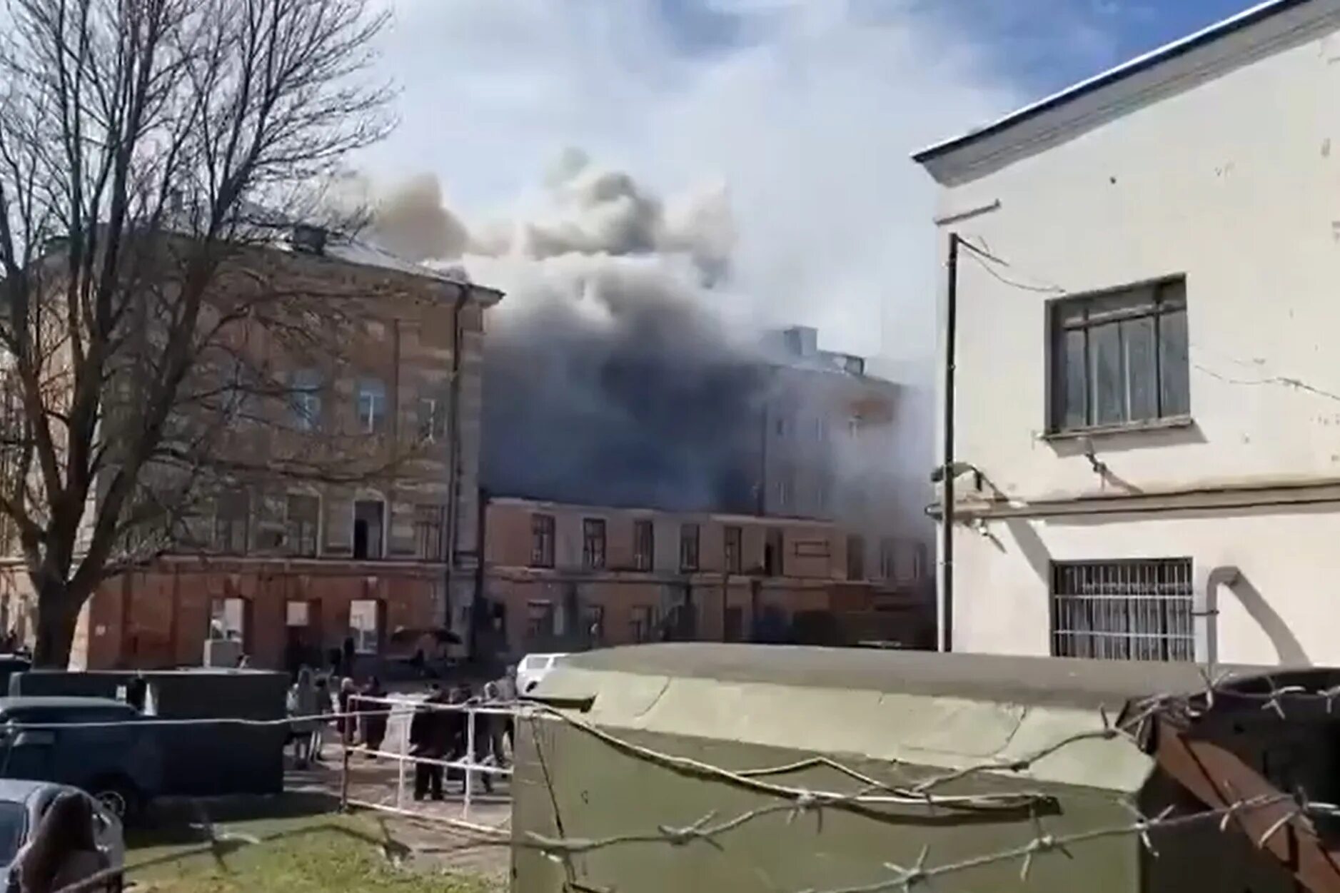 Тверь горит сегодня. НИИ Минобороны Тверь пожар. Пожар в НИИ ВКО Тверь. Здание НИИ Минобороны Тверь. Пожар в ЦНИИ ВКО В Твери.