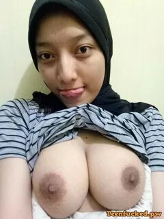 Big Tits in a Hijab: Jilbab Toket Gede Gallery