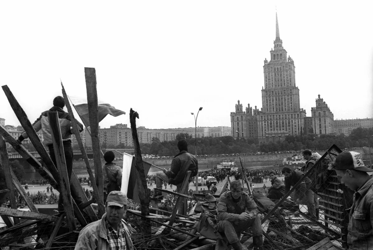 Год распада советского. Баррикады в Москве 1991. Распад советского Союза. Распад советского Союза 1991. Развал СССР В 1991.