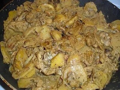 Рецепт тушеной картошки с курицей в сковороде