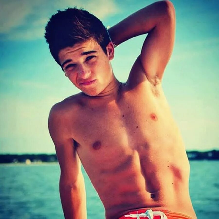 Men s dick. Sean o Donnell 20 лет. Sean o'Donnell модель. Загорелый мальчик.