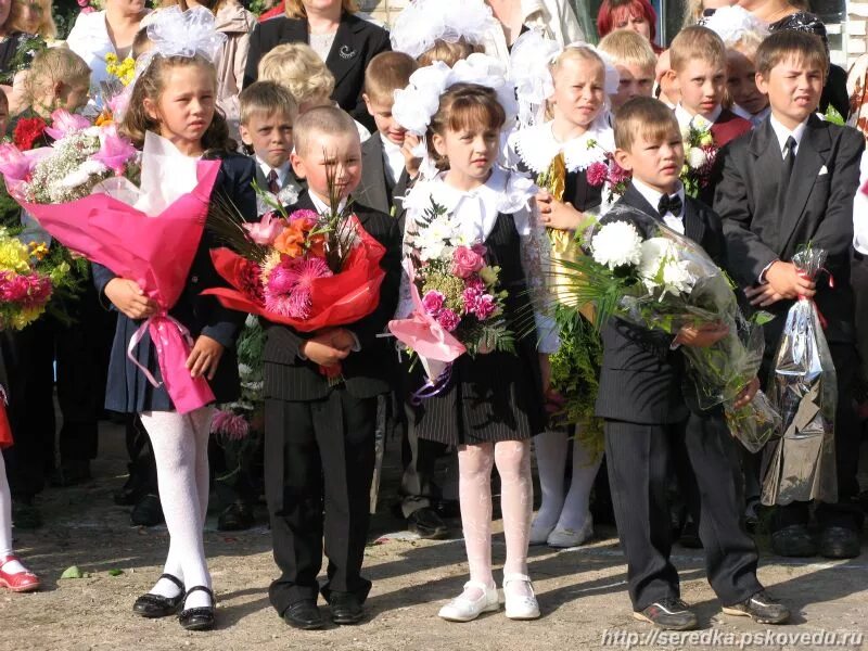 9 сентября 2009 год. кузьмоловская школа старшая. школа 2010 1 сентября. улица куйбышева дом 9 пермь хромая лошадь. кузьмолово школа.