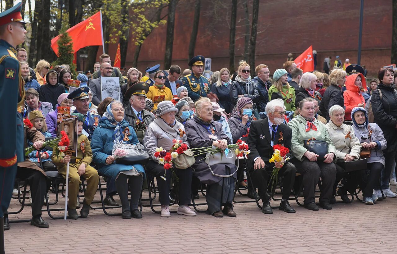 Смоленск 9 мая 2022. Митинг в сквере памяти героев Смоленск. Сквер памяти героев Смоленск. С днем Великой Победы.