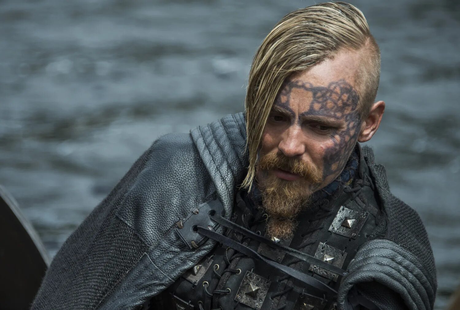 черный викинг. идрис эльба хеймдалль. темнокожие скандинавы. идрис эльба тор 3. викинг наклейка.