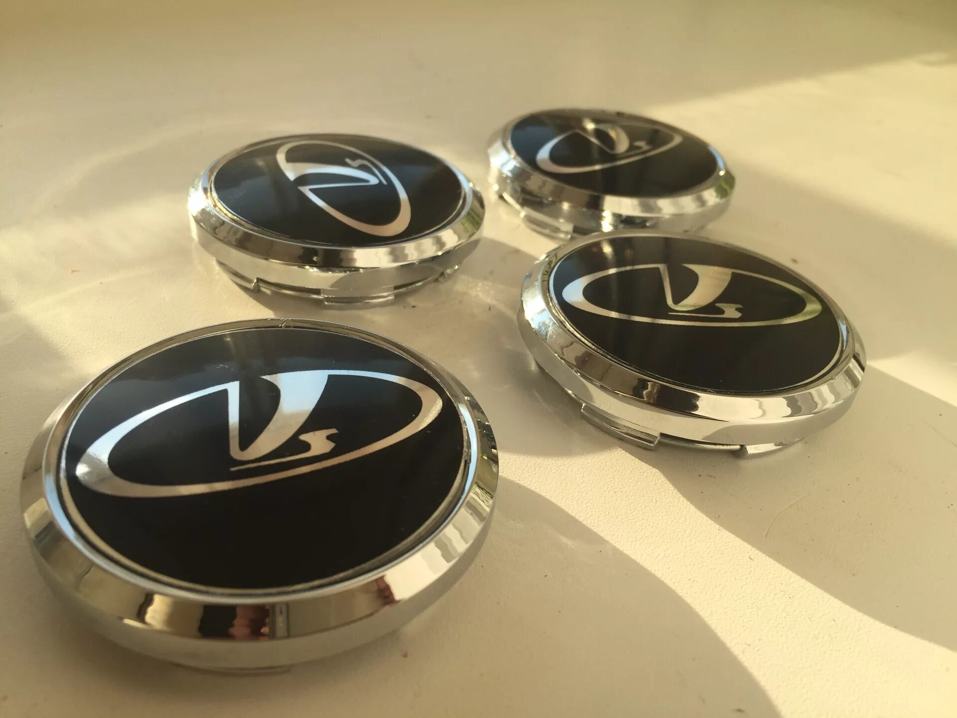 Двухцветная окраска дисков. Колпачки на болты ситроен с4. 6 диска. Колпачки на диски фольксваген пассат б7. Колесные болты ситроен с2.