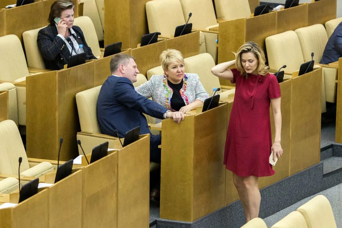 Госдума депутаты женщины фото. Госдума депутаты женщины фото. Депутат женщина. Хоркина депутат госдумы. Терешкова депутат госдумы.