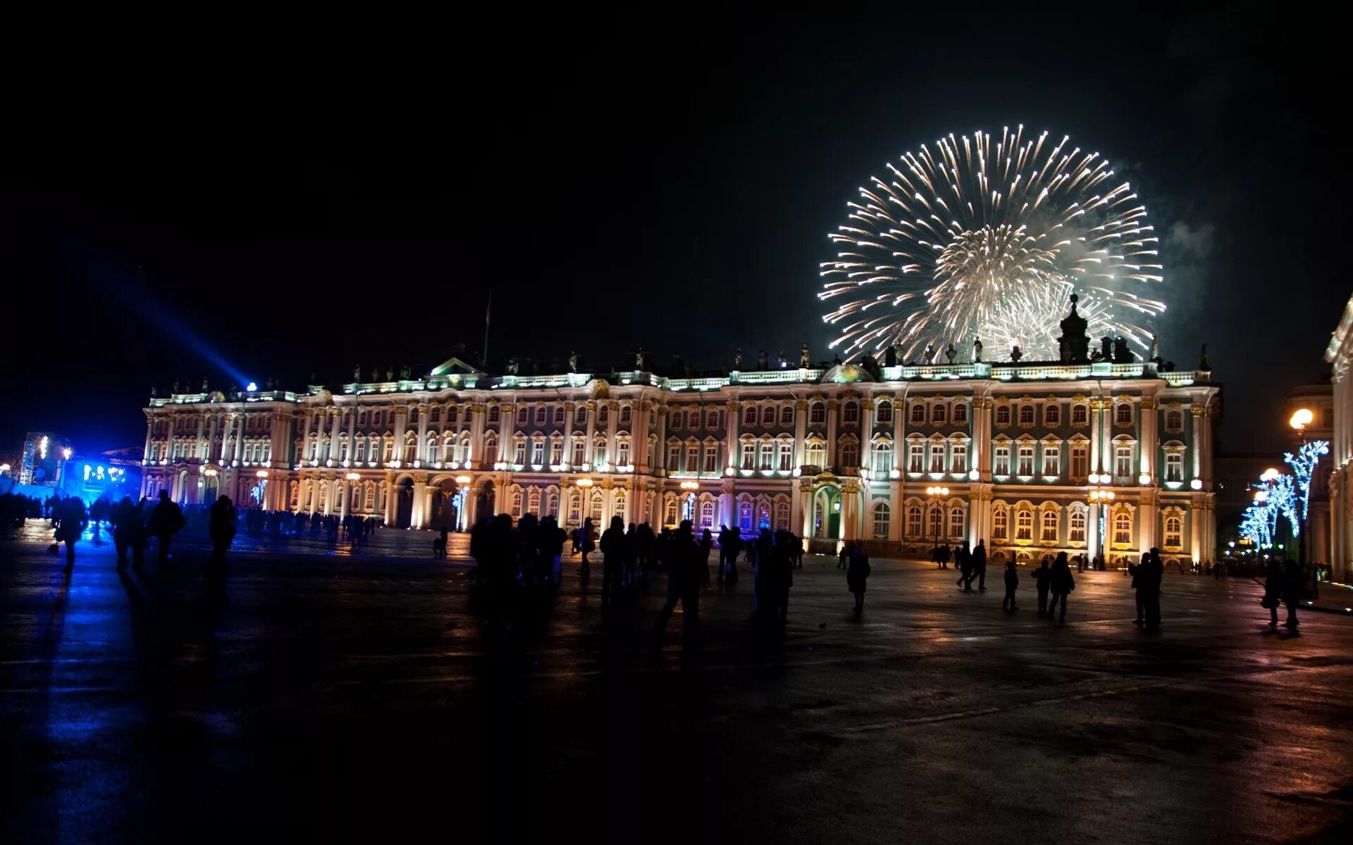 Санкт петербург 2026. Зимний дворец Санкт-Петербург ночью. Дворцовая площадь в Санкт-Петербурге. Зимний дворец Санкт-Петербург 1920 1080. Ночной Питер зимой зимний дворец.