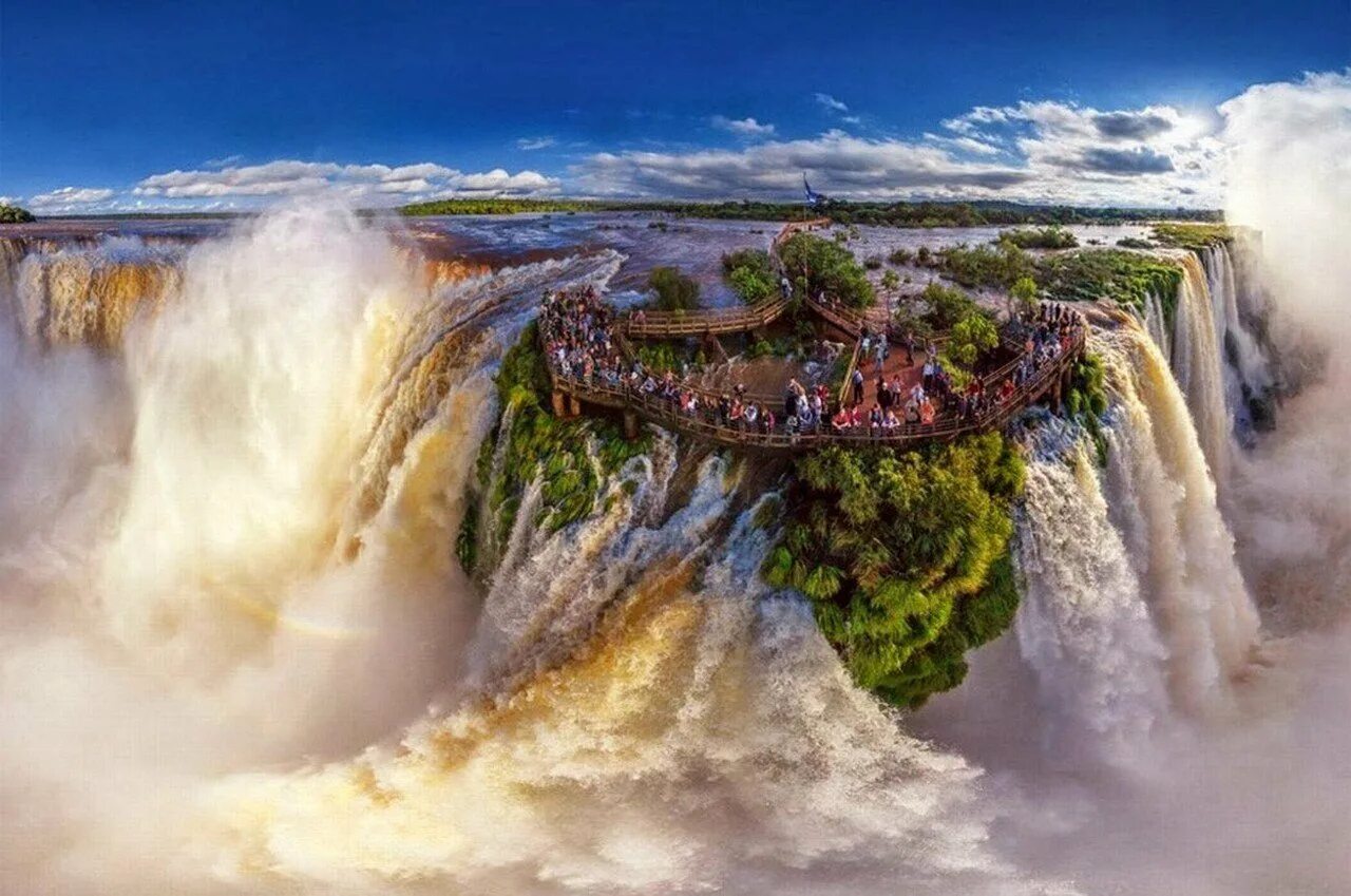 Водопады Игуасу Аргентина Бразилия. Водопад Игуасу, граница Бразилия–Аргентина. Водопад гуси . Аргентина.