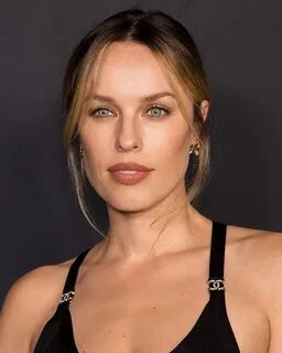 Jessica McNamee - Trivia - IMDb.