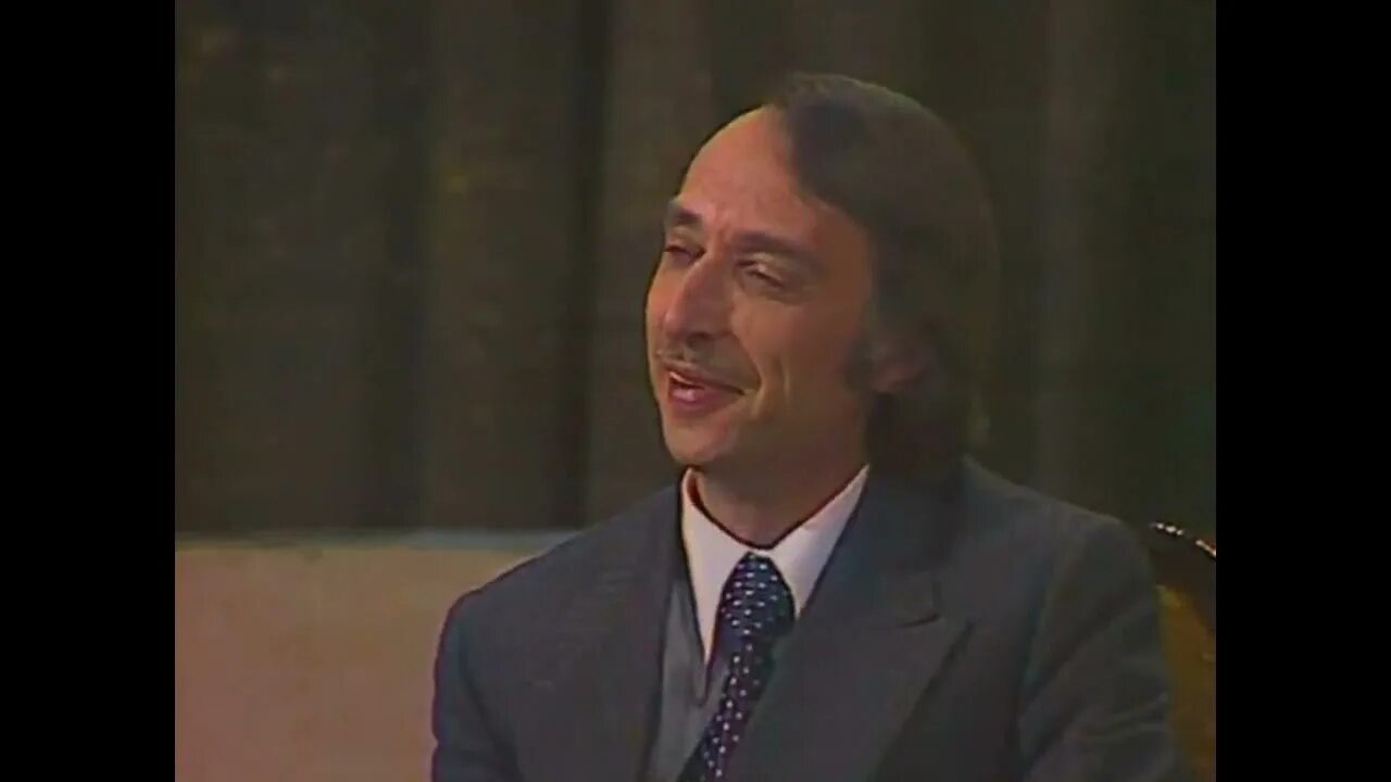 Комната смеха россия 1 2013. Виктор камынин вокруг смеха. Комната смеха ртр. Русские не смеются выпуски. Выпуск смех.