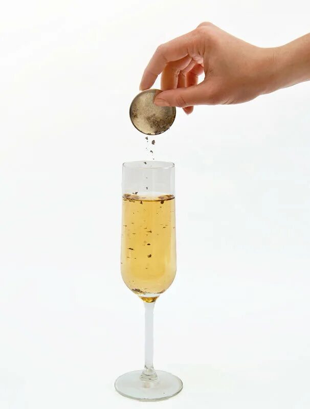 новогодние желания на бумажках. бумага чтобы поджечь на новый год. желание на листе бумаги. новогоднее желание под бой курантов. загадывание желаний на новый год.