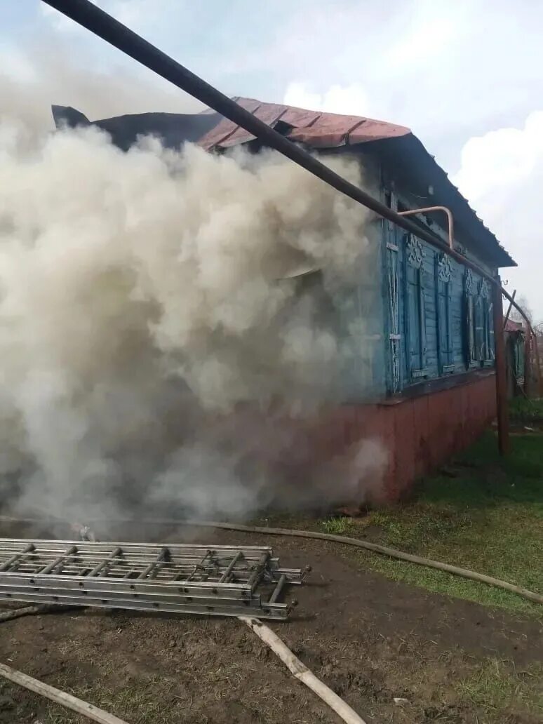 Алтайский край село Озерки дом сгорел. Пожар на улице 41 Трактовая село Озерки. Пожар село Озерки Алтайский. Озерки Петровский район. Погода станция озерки алтайского края