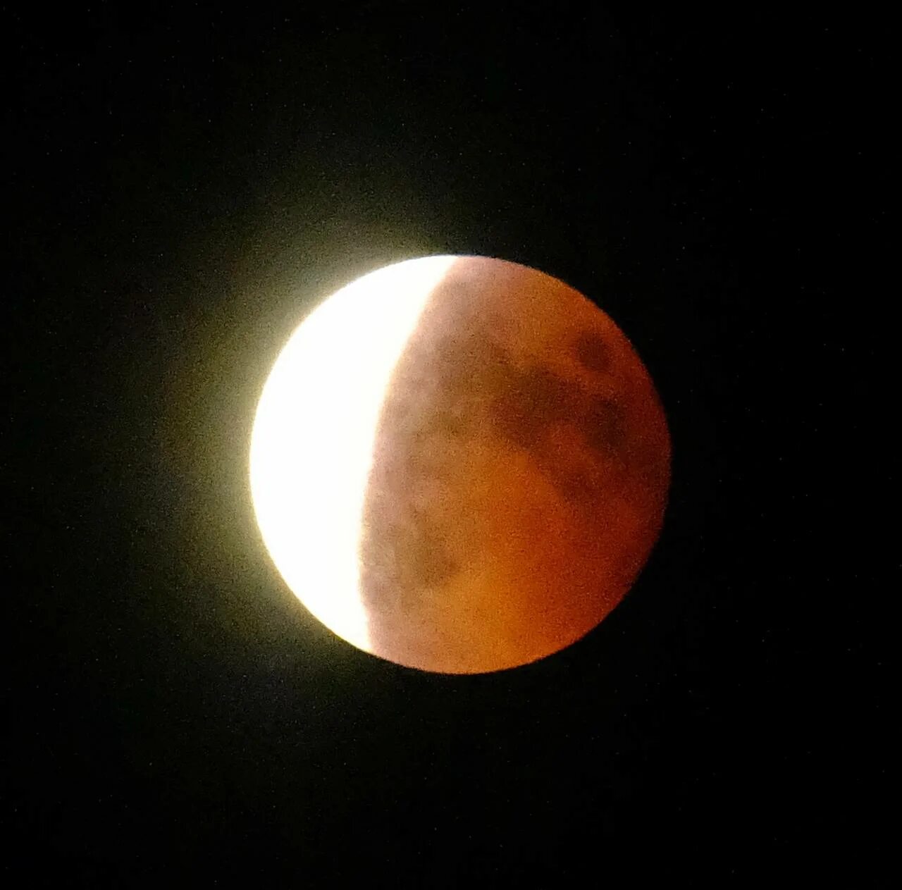 Солнечное затмение 8 апреля 2024 эфир. Частичное лунное затмение. Лунное затмение фото. Красная Луна затмение. Лунное затмение Кровавая Луна.