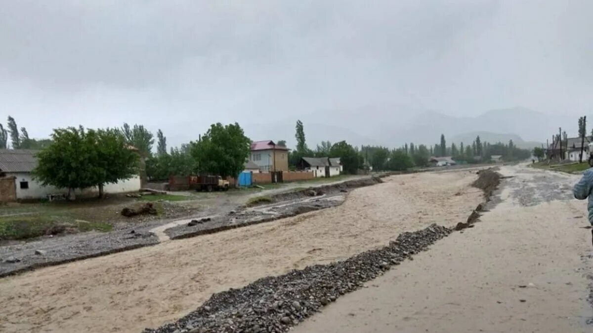 Морен село. Кишлак рудаки таджикистан. Сель в узбекистане. Селевые потоки. Сары-булак тоползень.