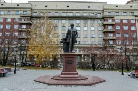 Памятник архитектору